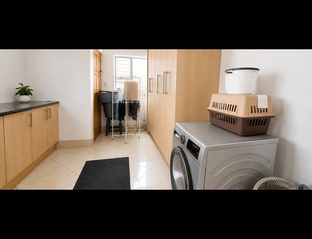 6 BEDROOM HOUSE FOR SALE IN SUNWARD PARK